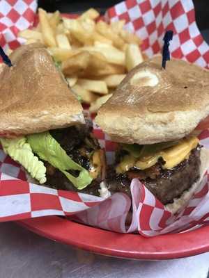 Train Wreck At Hardy - Bar And Grill