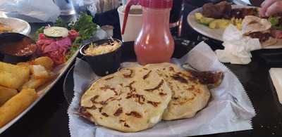 Los Pipiles Restaurant