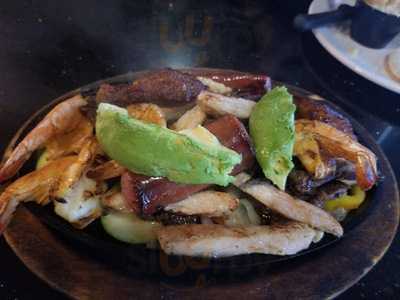 Los Pipiles Restaurant