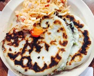 Dinora's Bakery Y Pupuseria