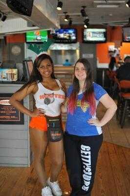 Hooters