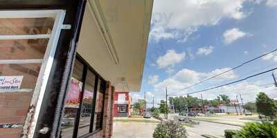 Hank's Seafood House Inc