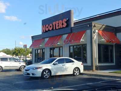 Hooters