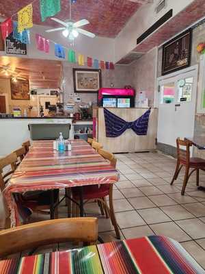 La Casa Bakery & Cafe