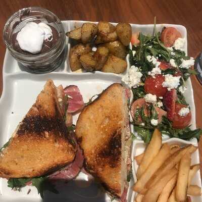 Oxbow7 Restaurant & Bar