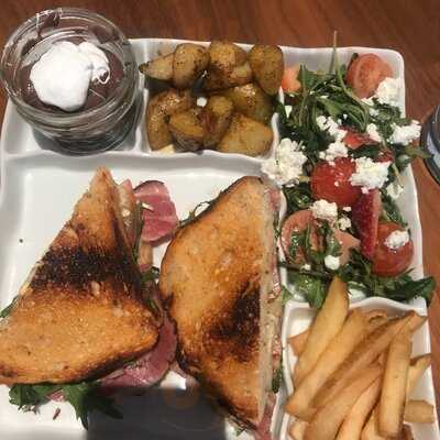 Oxbow7 Restaurant & Bar