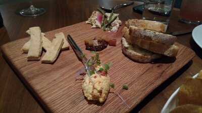 Oxbow7 Restaurant & Bar