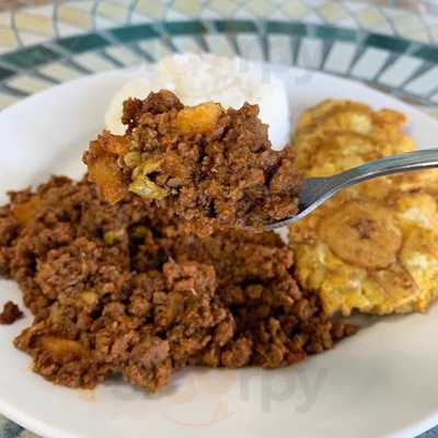 Lavina Cuban Cuisine