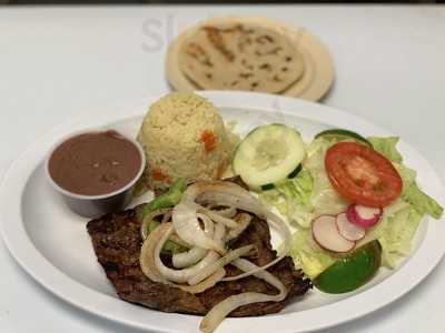 Antojos Salvadorenos Restaurant