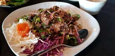 V's Thai Restaurant & Bar