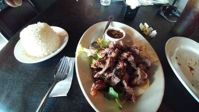 V's Thai Restaurant & Bar