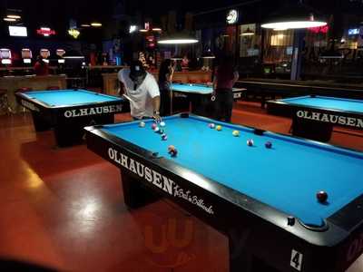 R House Bar And Grill