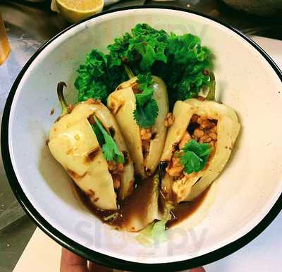 El Pulgarcito Cafe & Bar