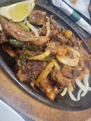 Pupusas Y Antojitos Julia