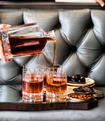 Alice's Cafe And Lounge