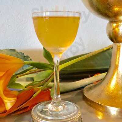 Alice's Cafe And Lounge