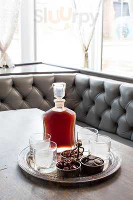 Alice's Cafe And Lounge