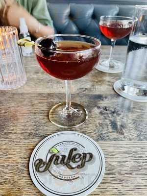 Alice's Cafe And Lounge