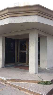 Mo Mo's Chicken & Waffle