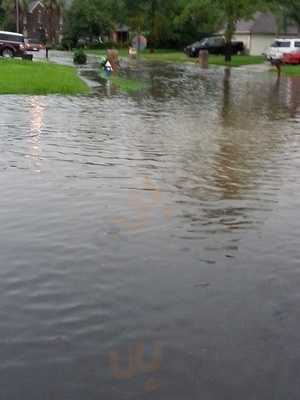 Dee's Smoke House And Soul Food