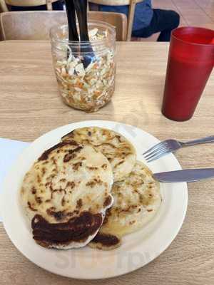 Pupusas Y Mas