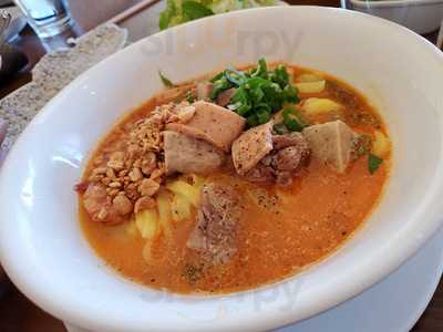 Si Me Restaurant Bar & Grill