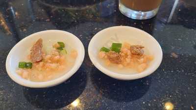 Si Me Restaurant Bar & Grill