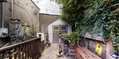 F2 Eatery Bar & Lounge