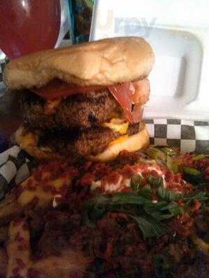 Cal's Bar B Q And More