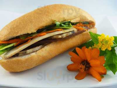 Le's Teahouse Gourmet Sandwiches & Tapioca