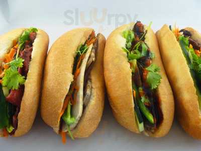 Le's Teahouse Gourmet Sandwiches & Tapioca