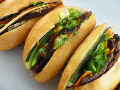 Le's Teahouse Gourmet Sandwiches & Tapioca