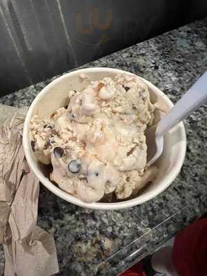 Abracadabra Ice Cream Factory