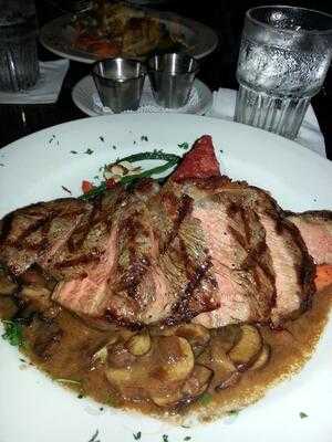 Georgio's Fine Food & Spirits