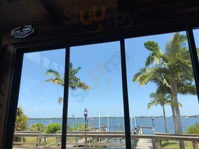 Grills Riverside Seafood Deck & Tiki Bar