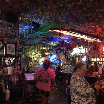 Dusty's Oyster Bar & Eatery