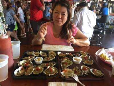 Dusty's Oyster Bar & Eatery