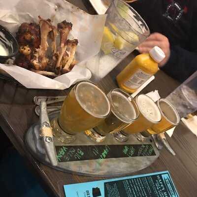 Lakeside Bar & Grill