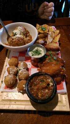 El Canton Firewood Pizzeria