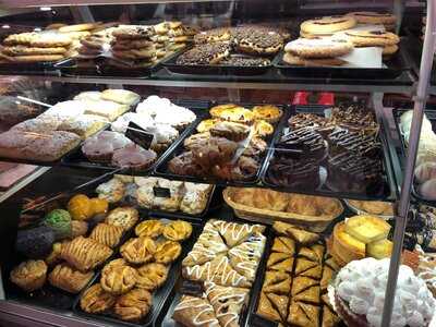 La Dolce Vita Courthouse Bakery