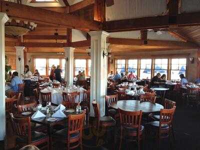 Oakland's Restaurant & Marina