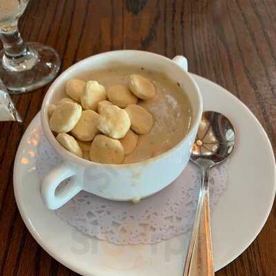 Oakland's Restaurant & Marina