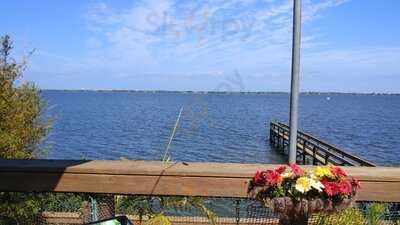 Bonefish Willy's Riverfront Grille