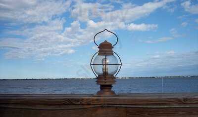 Bonefish Willy's Riverfront Grille