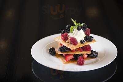 10 Below Restaurant & Lounge