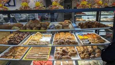 La Pinata Bakery
