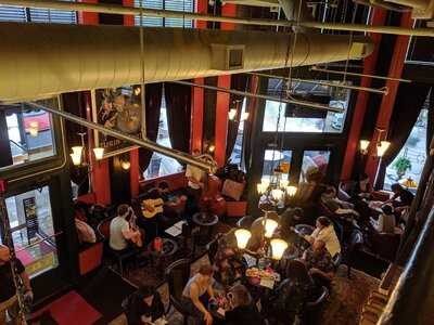 Battery Park Book Exchange & Champagne Bar