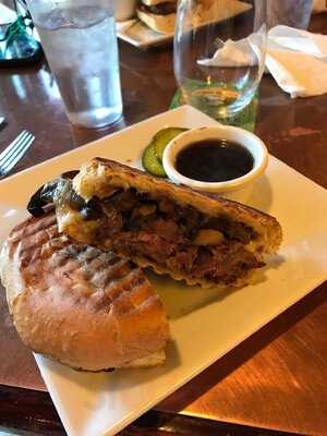 Broken Top Bottle Shop & Ale Cafe