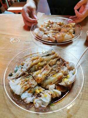 Joe's Steam Rice Rolls