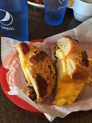 Rockin’ Dave’s Bistro & Backstage Lounge